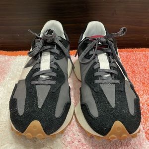 New Balance 327 size 8 white/black/gum